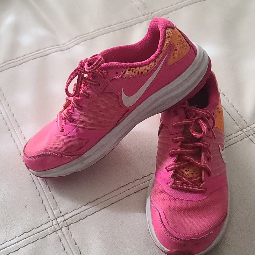 Nike tennis shoes sz 3Y